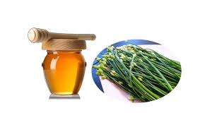 Lá hẹ kết hợp mật ong chữa viêm họng